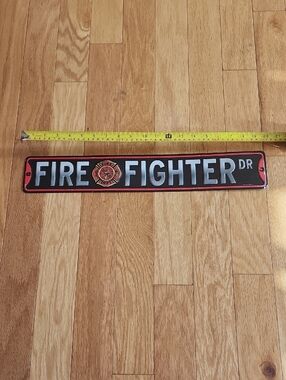 Open Road Brands White Wall Decor Plate with Logo